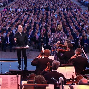 The countdown to our Vienna Philharmonic Summer Night Concert starts now! ✨ With just a little over two weeks remaining, let's remind you of the incredible atmosphere of this annual event. Enjoy this glimpse of Elina Garanča's fiery performance of Bizet's ""Habanera"" from Carmen. www.wienerphilharmoniker.at/sommernachtskonzert | Vienna Philharmonic / Wiener Philharmoniker
