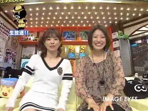 お宝 女子アナ 小林さん ｢チャンネル★ロック｣ 生放送中､ミニスカで背にもたれ掛かったら モロ見えハプニング