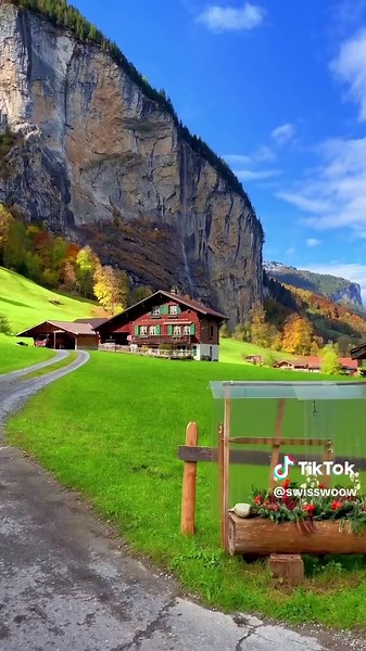 Beautiful autumn in Switzerland! 🍁🍂😱🇨🇭 What’s your absolute favorite spot in Switzerland? Whether it’s a hidden lake, a charming village, or a breathtaking mountain – drop your secret spots and best memories in the comments! 💬 I can’t wait to discover your favorite places! 🎥 by: @swisswoow #switzerland #swiss #suisse #schweiz #exploreswitzerland