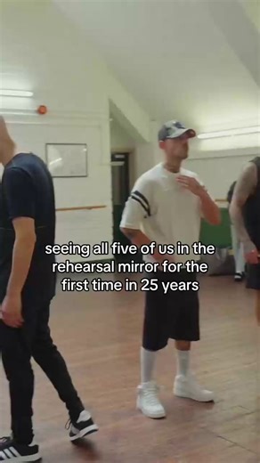 🎵All of Five in the same rehearsal! What a beautiful sight to see😍 Don't miss out on their second date in Leeds! 🎫 Limited tickets left - http://spr.ly/6188Aafpm 🥂 Share a suite with fellow Five fans for a night of MOVIN' - http://spr.ly/6180Aafpo. | First Direct Arena