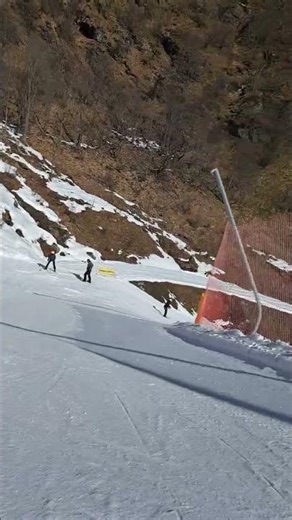 Run down to Alagna - Black slope V1 - Monterosa ski