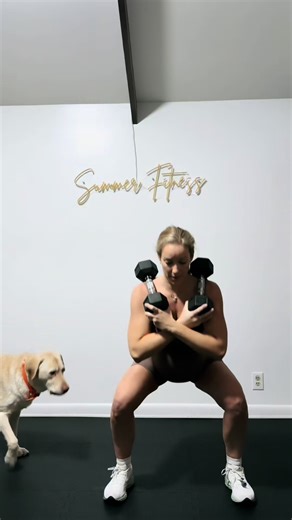 Of course you warmed up for 10 minutes first 🤍 (mobility, glute activation, deep core breath work) — then we get to work. Third Trimester Total Body 💪🏼 Superset 1 • Tempo Front Squats – 3 sec lower, exhale engage deep core as you drive up. • Incline Burpees (bench) – Step back, keep ribs stacked, control the tempo (no flopping). Superset 2 • DB Squat Clean Press – Power from legs, exhale on press, avoid low back arch. • Incline Chest Fly → Narrow Press – Soft elbows on fly, press straight up 