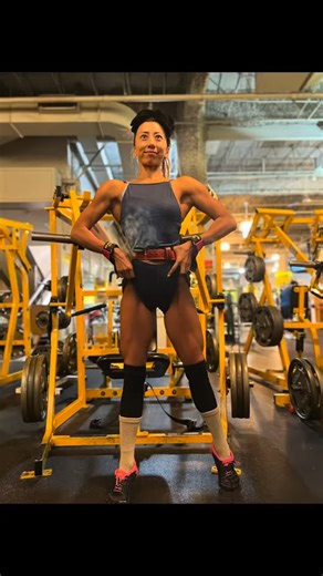 Yuri Yasui 🇯🇵IFBB BIKINI安井友梨 on Instagram: "昨年もたくさんのご縁や、温かい応援を、本当に本当にありが とうございました。今日から2026トレーニング開始🏋️‍♂️です！強化種目のデッドリフト&スクワットから始まりました💪💪 家族、周りの多大なサポート、応援してくださる皆様、 お一人ひとりとの一期一会や、お言葉に何度も心を動かされ、 励まされ、突き動かされ、支えられた一年でした。 2026年も私らしく、年齢や環境に縛られず、 【昨日より今日、今日より明日が楽しみになる自分】 を、もっと増やしていきたいです✨✨✨🤝🤝 今年も favolinkを通して、美しさや健康、心身づくり、 そして前向きなエネルギー新しい挑戦を一緒に！をお届けできるよう、ひとつひとつ丁寧に向き合っていきたいです✨✨✨🤝🤝🤝 皆さまにとって、笑顔と幸せがあふれる一年になりますよう に。本年もどうぞよろしくお願いいたします。 今日から、物語が始まる✨✨✨🤝🤝🤝🤝 @favo_link"