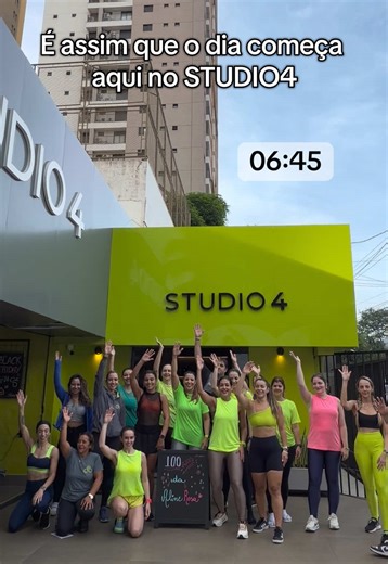 O dia já começa assim aqui no studio4! Quer sentir essa energia com a gente? Baixe o app Studio4 e agende sua aula 💚 #ricardoparanhos #bikeindoorgoiania #goiania #goianiatiktok #goianiaindica