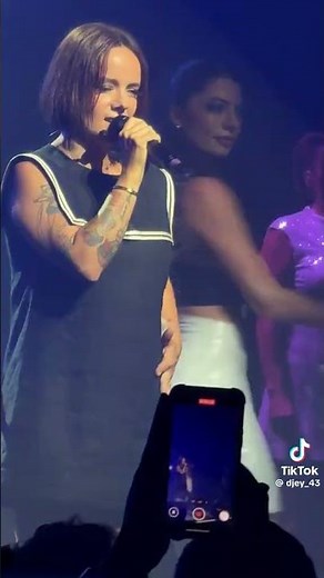 Alizee - Les Collines Never Leave You - Concert Olympia 7 September Paris