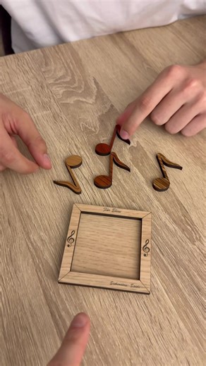 Füge alle Noten in den Rahmen ein, um zu gewinnen😁