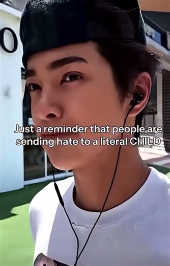 OF COURSE I DEFEND HIM ITS NOT BC HES MY BIAS ITS BC I CARE AND LOVE HIM