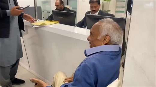 CEO of National Information Technology Board -NITB, Mr. Faisal Ratyal, along with other senior officials, visits #PakistanAsaanKhidmatCenter & expresses gratitude for satisfactory services offered to citizens. #NITB #PAKC #PublicService | National Information Technology Board -NITB