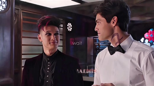 alec always dreamed of meeting someone like magnus, magus waited centuries for someone to love him like he deserved to be loved 🖤 (it makes me ILL every time i think about this 😭) #aleclightwood #magnusbane #malec #shadowhunters #fypシ