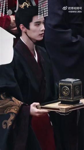 CJ_lllleiiii | Crown Prince coronation The nine-chapter crimson robe, five chapters on the upper garment, four chapters on the lower garment; white gauze... | Instagram