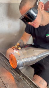 Ti sei mai chiesto cosa c’è dietro la DBR? C’è chi ama le moto come te. Ragazzi che prima ancora di saldare, hanno passato giornate a smontare, provare, correre, sognare. In officina si lavora con il sorriso, perché ogni pezzo nasce dal divertimento, dalla passione vera. Non produciamo solo per vendere, ma per emozionare. E tu che ci segui, che ami il rumore giusto, che cerchi qualcosa di diverso… lo sai. Questa non è una marmitta qualsiasi. È una parte di noi. Scrivici nei commenti: quale detta