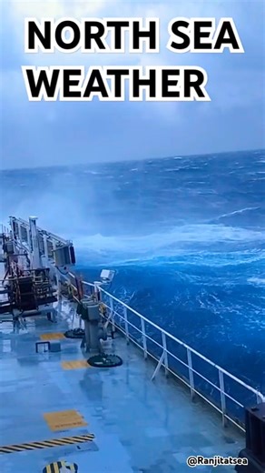 🌊🌪️ North Sea Weather Today | Crazy Waves & Stormy Skies#shorts#marianatrench