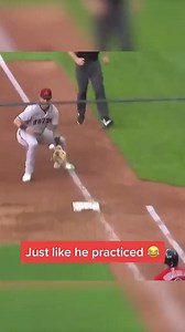 The perfect bunt! 😱 #MLB #baseball | MLB Throwbacks