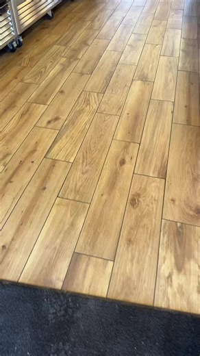 Craving something delicious but short on time? We’ve got you covered! Stop into the Barrels & Boards Marketplace, grab your favorites, and take them to go. Fresh, tasty, convenient, and ready when you are! #BarrelsAndBoards #FreshFlavors #EatLocal #BBMarketplace #FoodieFinds