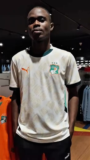 Marakatché Leprince on Instagram: "🔥 MAILLOTS CÔTE D’IVOIRE DISPONIBLES ! 🇨🇮🔥 Logo 100% brodé, orange & blanc — QUALITÉ GARANTIE ! ⚡ Prix choc : 10.000 fr seulement ! ⚡ Tailles : M – L – XL – XXL -3XXL Service client 07.58.78.03.63 Livraison rapide partout Abidjan 1500fr Premier arrivé = premier servi. Si tu veux, réserve maintenant avant rupture !"