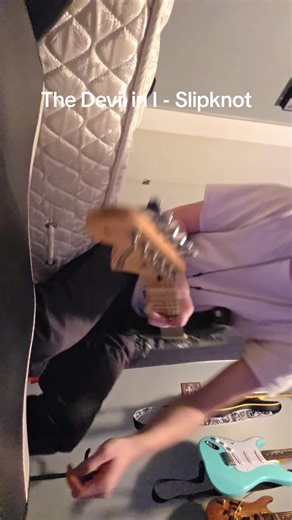 Exploring Headstock Clamps for Guitarists