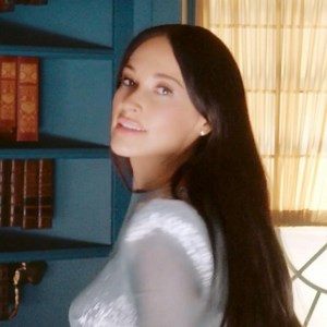 Defying gravity. 🎥: The Kacey Musgraves Christmas Show | Prime Video