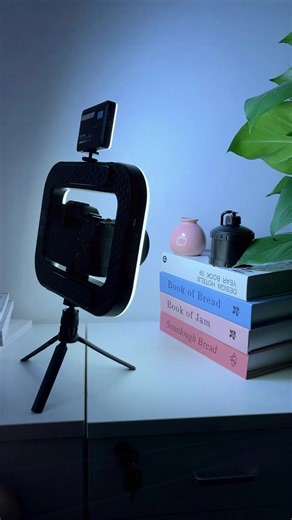 Struggling with lighting angles mid-stream? One-click adjustment!#portablelight #ringlight #phoneaccessories #filllight #contentcreatortips #tiktokshopmademebuyit #cliponringlight #light