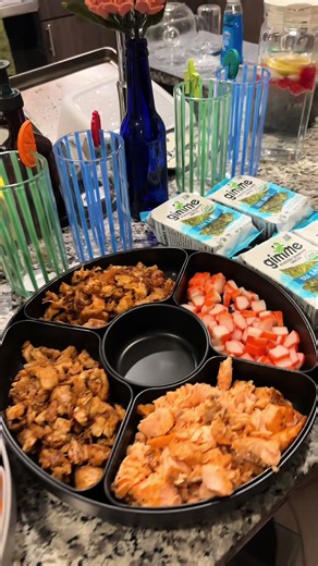 Taste Bud Dinner Club ❤️‍🔥 These sushi cups were soooo goood!! @Nia Brown @Jai Roux @Nicky S #sushicups #tastebuddinnerclub