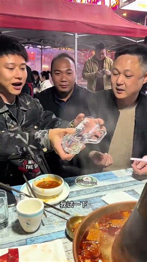 A coin trick on the dinner table, that's interesting! #Funny #Trending #FunnyVideo #Funny #Trendi...