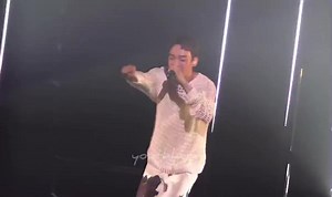 5.8K views · 1.6K reactions | Chen was insane on stage at his first solo tour at Japan 懶 | 퐄퐱퐨'퐬 퐒퐭퐨퐫퐲 | Facebook