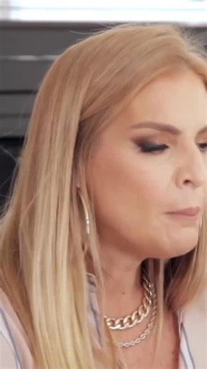 15K views · 616 reactions | En AMO, Angie abre su corazón y nos cuenta cómo ha aprendido a poner límites y hablar desde la sinceridad, aunque a veces duela . Confiesa que durante mucho tiempo se detuvo por miedo a la confrontación, pero hoy entiende que el amor propio también se defiende hablando claro. @angietaddei @melissalz83 @oliperalta #AMO #PopVision #LímitesSanos #CrecimientoPersonal #HablarDesdeElCorazón | Pop Vision | Facebook