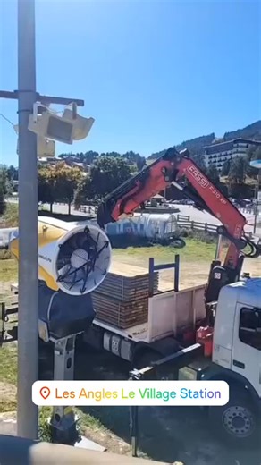 30 reactions · 15 shares | ⛰️️Nouveau chantier en cours dans la commune des Angles pour la reprise du platelage bois du pont neige . ☀️#antipodearchitexture #ossaturebois #lesangleslevillagestation | Antipode Architexture | Facebook