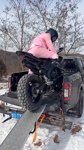 2.8M views · 41K reactions | Testing the difference between MT900 and YZF1000 on the snow ❄️ | Dirt 737 | Facebook