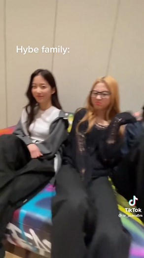 They both slayed #jyp #hybe #bts #groveback #runbts