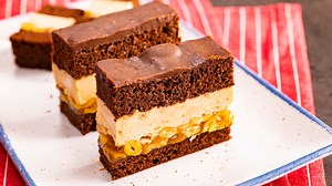 6K views · 60 reactions | Prajitura Snickers Reteta completa aici: https://ideideretete.net/blog/prajitura-snickers/ | Idei de retete | Facebook