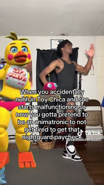 Toy Chica Malfunction: A Relatable FNAF Moment