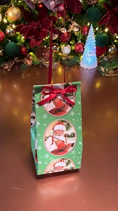 💃🎶🎄 Christmas Countdown 🎁✨ 👉 COMMENT ‘SLOW’ if you need a slow tutorial for this wrapping technique🎥 Images Captured and Edited by @stulux_🎶 Music in this video is licenced through Epidemic Sound.#christmas2025 #christmascountdown #christmas #giftwrapping #186stulux | StuLux Gift Wrapping