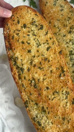 Sourdough Garlic French Bread #sourdoughgarlicfrenchbreadrecipe #breadbaking #garlicbreadrecipes