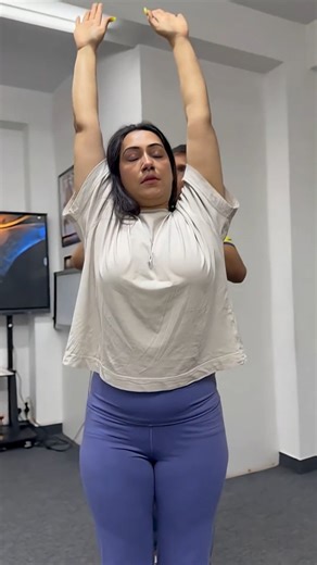 Chiropractorsss on Instagram: "Shoulder pain treatment by chiropractic #chiropractic #chiropractor #physiotherapy #stretching #chiropracticreels #chiropractorsreels #chiropracticadjustment #chiropracticindia #chiropracticcare #chiropracticcracks #chiropractorsss"