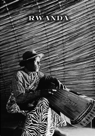 📍Iby’Iwacu Cultural Village, Musanze, Rwanda One of the many cultural experiences the people of the village shared with us. This village is right outside Volcanoes National Park. The people of this community were formerly animal poachers. At the time that they were poachers, the costs to the communities around the park were greater than the benefits they received from the park, so local people had no incentive to stop poaching. Their mentality was that killing wildlife was compensation for thei