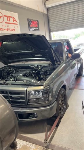 Coyote Swapped Ford Lightning Whipple Dyno
