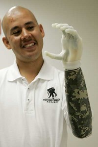 Iraq vet using cutting-edge bionic hand