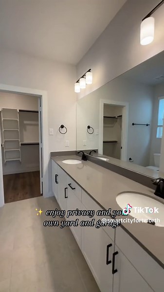 Six weeks free on 2&3 bedrooms! Combine apartment perks with home-style privacy. #apartmenttok #SmartCityFTW #fortworthapartments