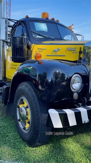Spotted this B Model Mack in the wild at Mack Days Lititz Pa . . . #bmodel #dieseltruck #macktruck #rollinlegendsmedia #oldschooltrucks #truckdriver #truckshowseason #125thanniversary | Extreme Trucks