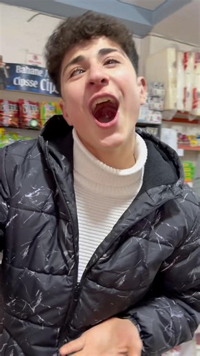 WHOEVER IS AWAKE NOW, I'LL FOLLOW THEM IN THE COMMENTS 💙😂