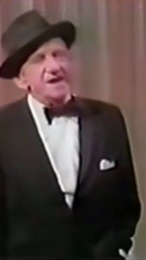 383K views · 10K reactions | Spontaneous kitchen dance party alert! Jen reps her gen with some smooth moves to “Got To Give It Up”! | Marvin Gaye | Facebook