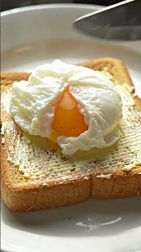 Perfect Poached Egg on Toast | Easy Breakfast Recipe 🍳