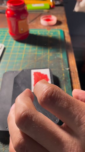 Muchísimo tiempo sin pintar un tarjetero, me acuerdo en mis inicios pintaba los tarjeteros al estilo de Jackson Pollock … me agradó hacer este pedido ✨ | Espina Design | Facebook