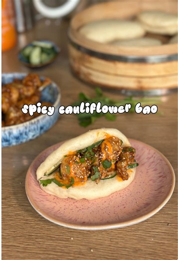 SPICY CAULIFLOWER BAO 🌶️ Stress is on the *spicy*!🤪 RECIPE (12 buns, 2h prep time): -2 1/2 cups (310g) flour -1/2 Tsp baking powder -a pinch of salt Mix -1/2 cup (125ml) lukewarm plant milk -1 Tbsp instant yeast -1/3 cup (80ml) water -2 Tbsp sugar -2 Tbsp oil Whisk together and add to the dry mix. Knead for about 5mins (add more flour if needed). Cover and let it rest for 1h. Divide the dough in 12 pieces and shape into balls. Flatten the balls, brush one side with oil and clap. DIY steamer: p