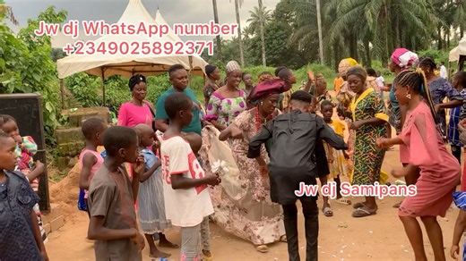 8.5K views · 475 reactions | JW WEDDING (TRADITIONAL WEDDING) DANCE  DANCE  DANCE   The couple showed how happy they were, see how they Danced and gave praises to Jehovah  | Samipans de DJ | Facebook