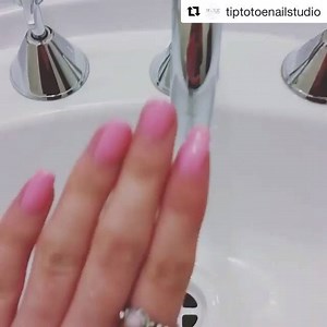 Opallac Colour Changing Gel Polish - Strawberries & Cream 󾬑 Repost @tiptotoenailstudio #repost @opallacgelpolish ・・・ #tiptotoenailstudio #nailart #nails #naildesign #nailpolish #opallac #opallacgel #colourchanginggel #pinknails #whitenails #pinktowhite | Opallac Gel Polish