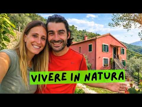 La giovane coppia che vive immersa nella natura (300 gradini per raggiungerli)