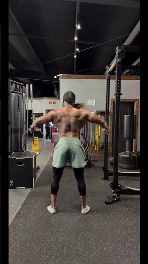 The subtitle art of posing #nbayoungboy #pose #bodybuilder #mandatory #youtubeshorts