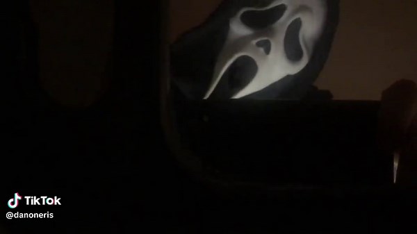 Ghostface Cosplay: Embrace the Fear