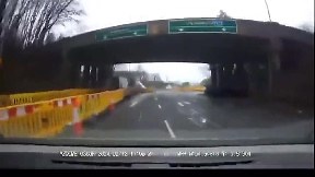 Wrecking ball flies into a car (video) - ItemFix